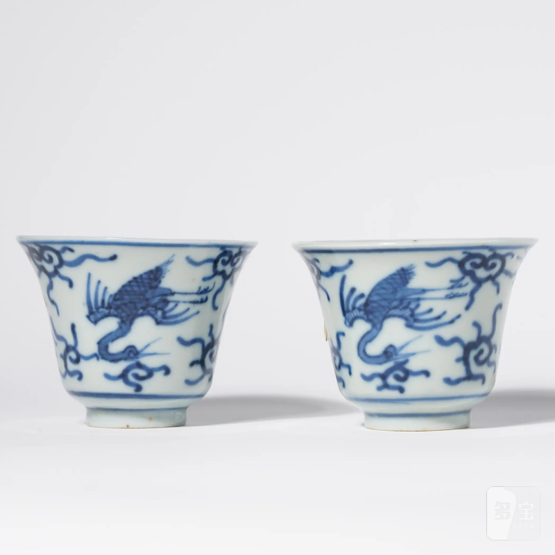清中期 景德镇窑新渡青花云鹤纹杯一对 - 图2